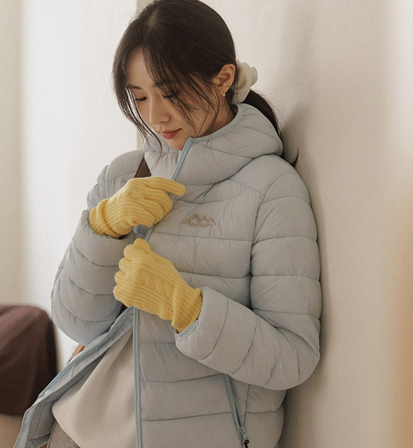 5DD00375NN_Leather label Color-blocked Cable-knit Gloves