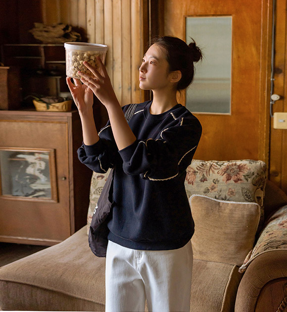 5DA32280CW_Elise Embroidered Lace Fleece Sweatshirt