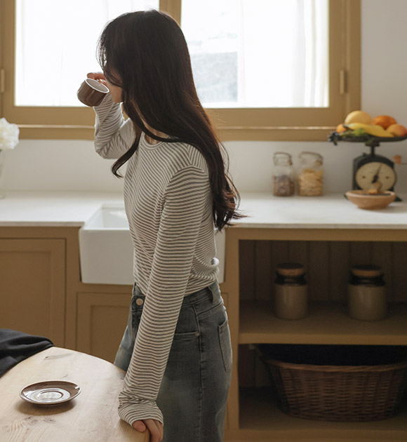 5DA31949NN_Thin Stripe Stretchy Long-sleeved Tee