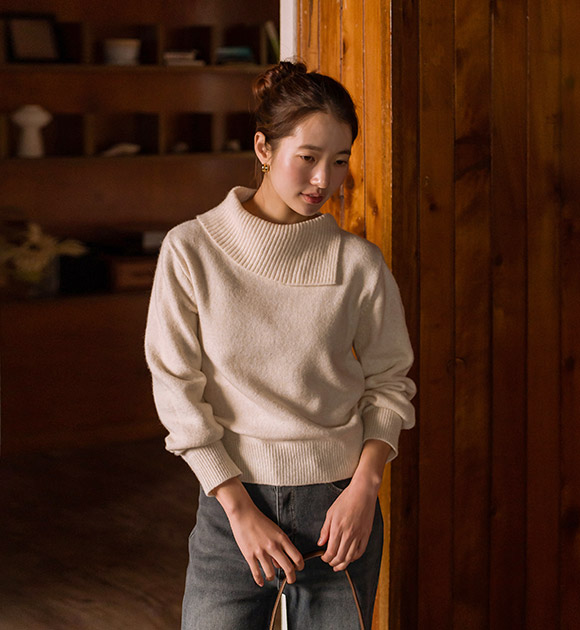 5DA32287HN_Nine Asymmetric-Collar Wool Knitwear