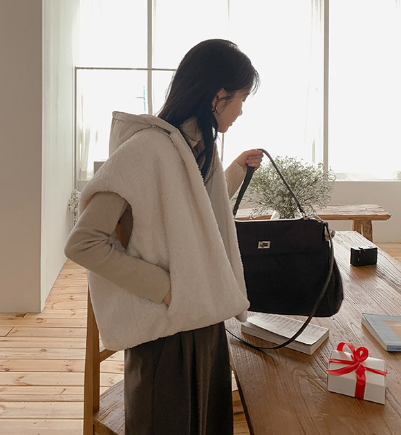 4DA32295NN_Reversible Hooded Vest