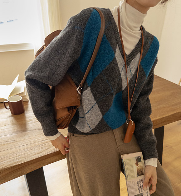 6DA32319YH_Bian Argyle V-neck Knitwear
