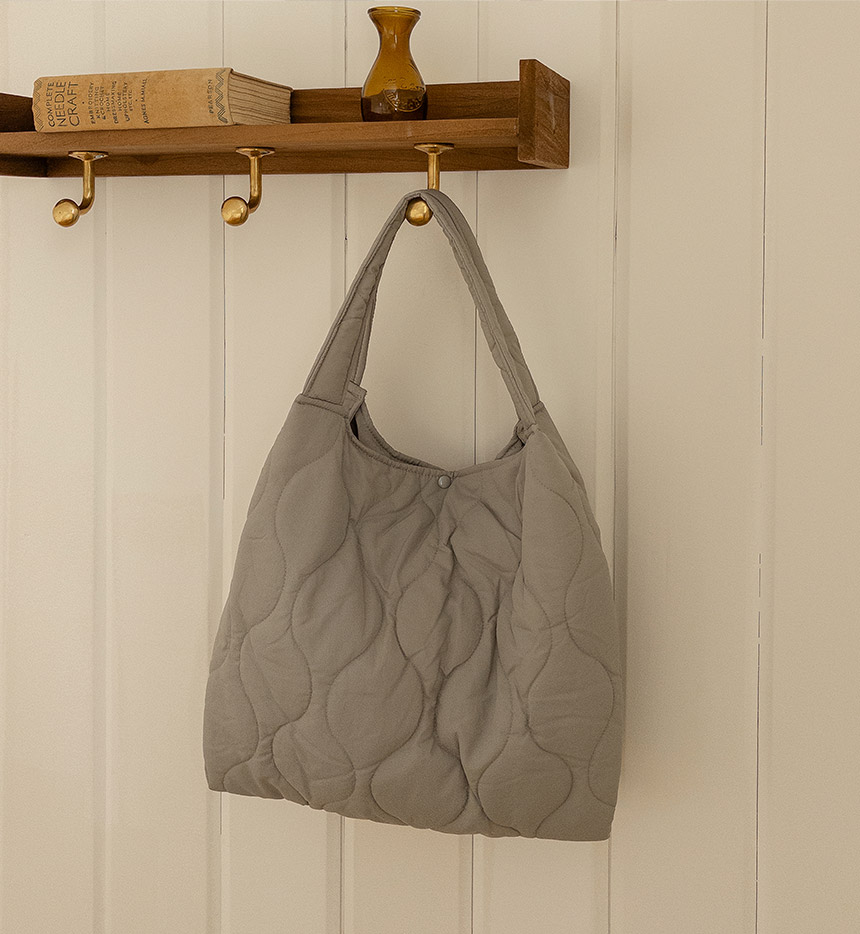 6DD00385JJ_Mimi Square Padded Shoulder Bag