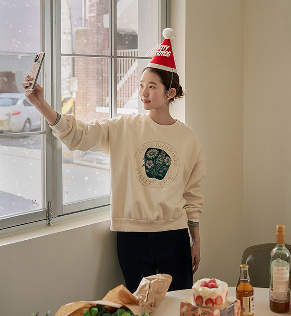 5DA32369JJ_Blossom Velvet Patch Fleece Sweatshirt