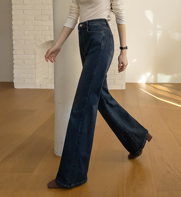 4DA32401NN_Heat Warm Touch Relaxed Brushed Bootcut Jeans