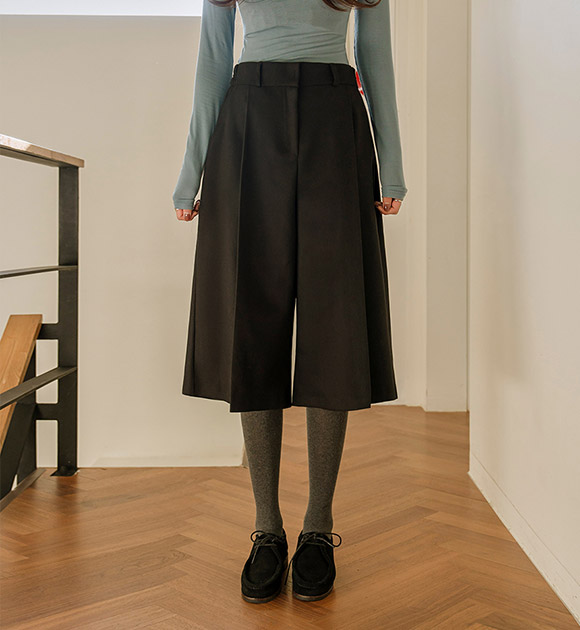 6DA32436JJ_Plain Wool Bermuda Slacks