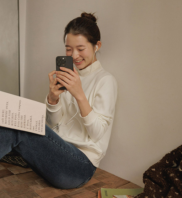 5DA32474NN_Winter Brushed Rib-Trimmed Mock Neck Sweatshirt