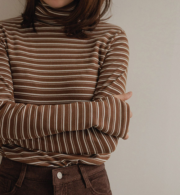 5DA32477CW_Hot Item Brushed Striped Warm Turtleneck Tee