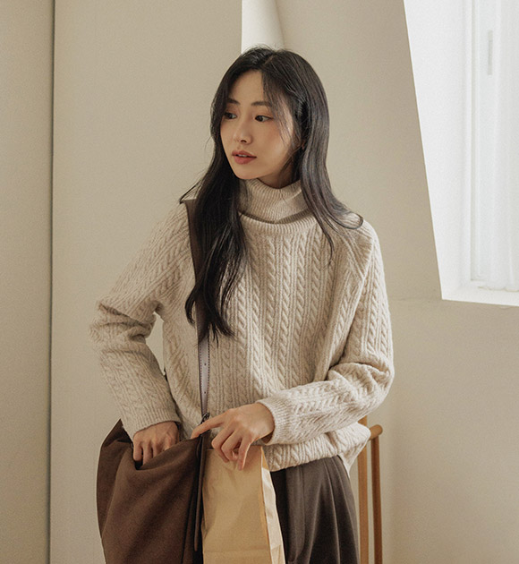 5DA32490NN_Tove Fine Cable Turtleneck Knitwear