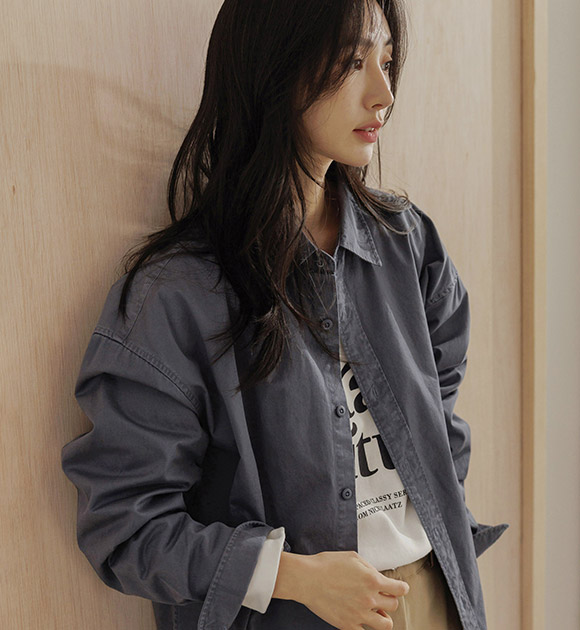 Toned-down pigment washing overshirt