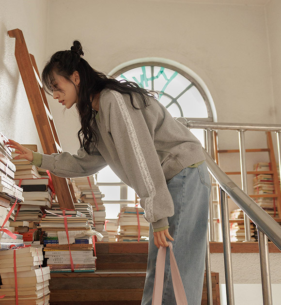 [JUST BETTER] Bloom Lace V-Neck Sweatshirt