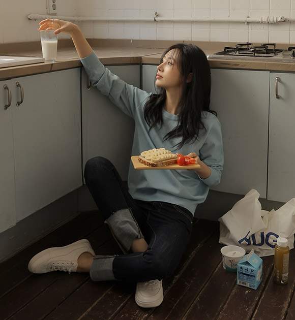 Soft and Simple Long-sleeve Knitwear