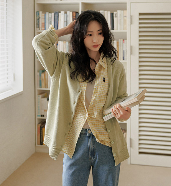 Back Point Color Embroidery V-neck Cardigan