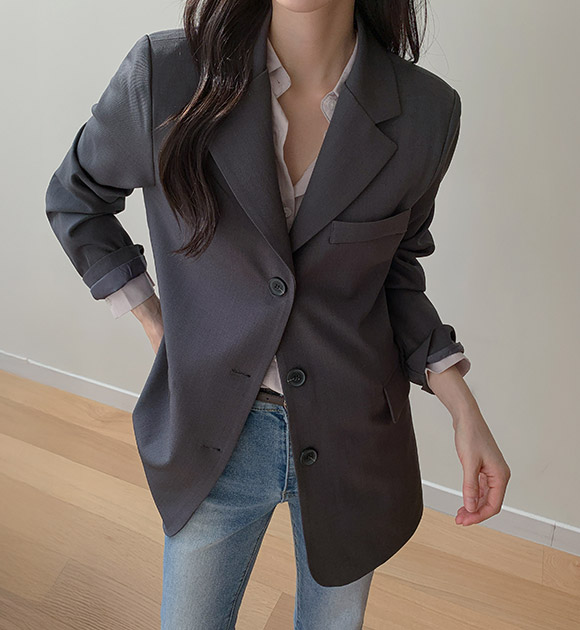 And Three-button Loose-fit Jacket