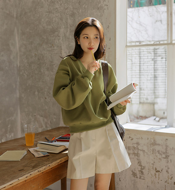 Flat Loose Fit V-Neck Sweatshirt