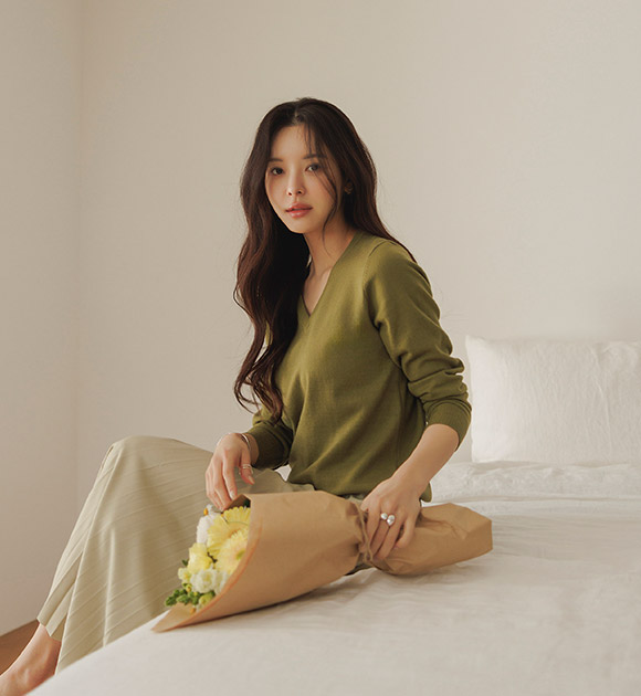 Moist Soft 10-Color Basic Knitwear (Round/V-necked)