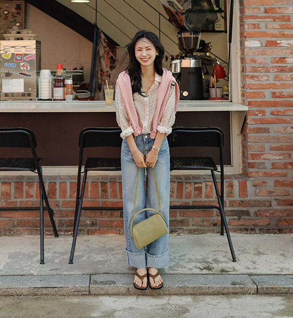 Steady Fit Wide Roll-Up Jeans