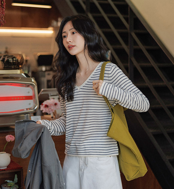 Natural Rolling Stripe V Knitwear