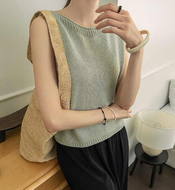 Pretty Shoulders Boat-neck Sleeveless Knitwear