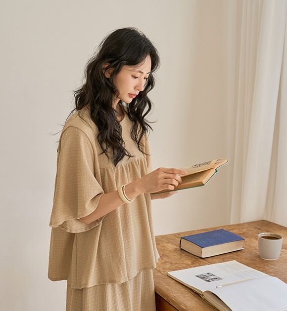 Wrinkle Stretch Blouse and Skirt Set