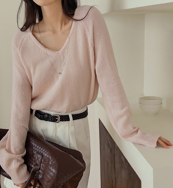 Elin Cool-touch V-neck Boucle Knitwear