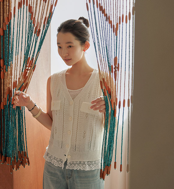 Lace-hem Open-knit Vest