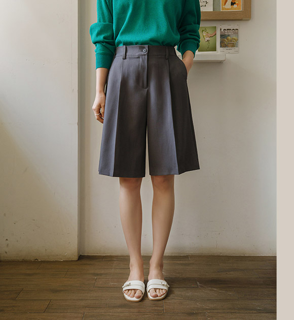 Flowy Wrinkle-free Knee-length Slacks