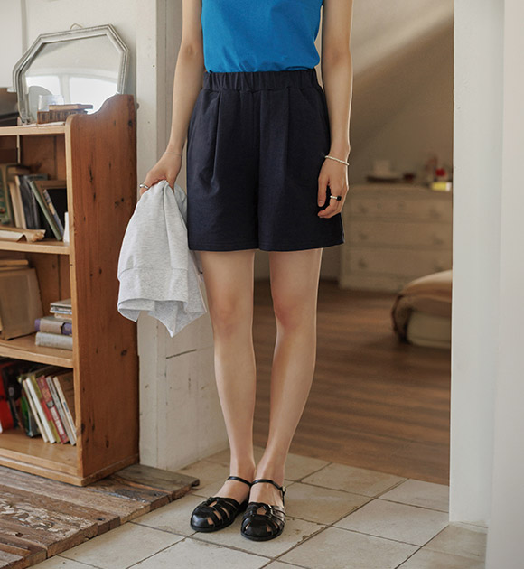 Easywear Embroidered Hip-line Elastic Shorts