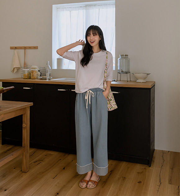 Banded cropped denim with cuffed hem