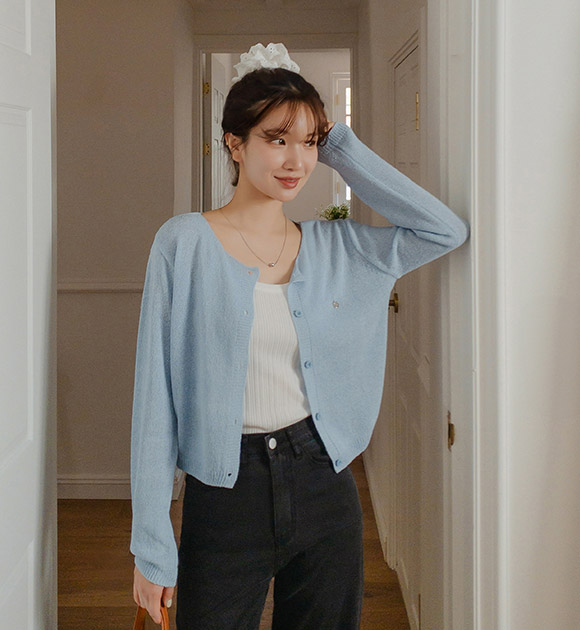 Delicate-Fit Pendant Boucle Cardigan