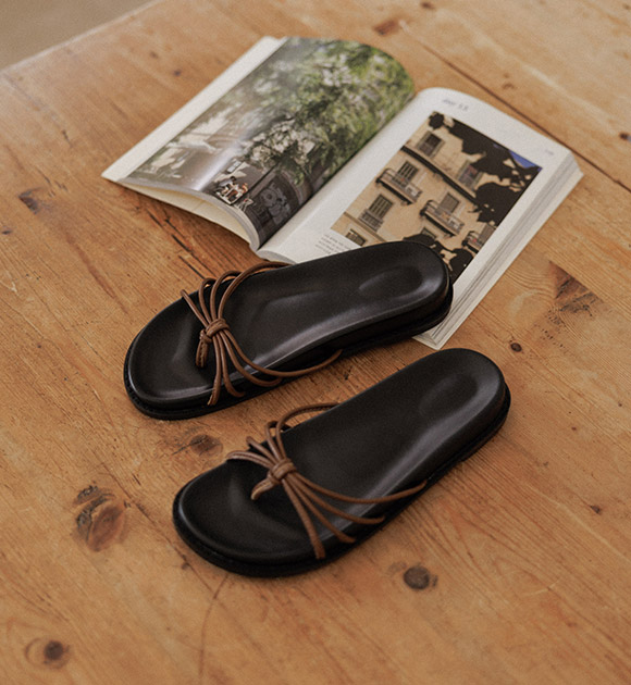 Soft Molded Twisted Slippers