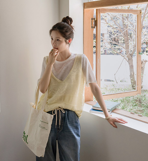 Stylish Vest + Short-Sleeve Knitwear