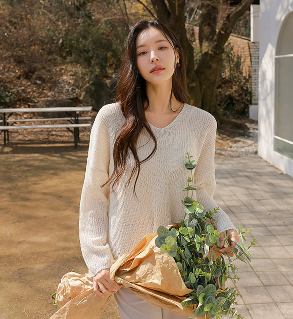 Loose-fit Cool Linen V-neck Knitwear