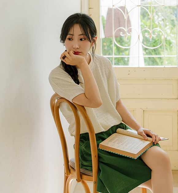 Moin Embossed Wrinkle Drop-Shoulder Blouse Tee
