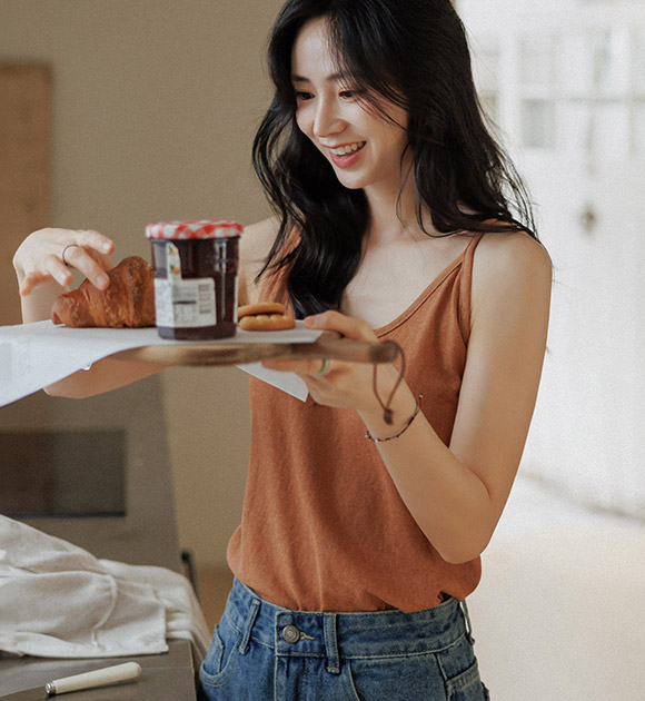 Dual-neck Two-way Sleeveless Top