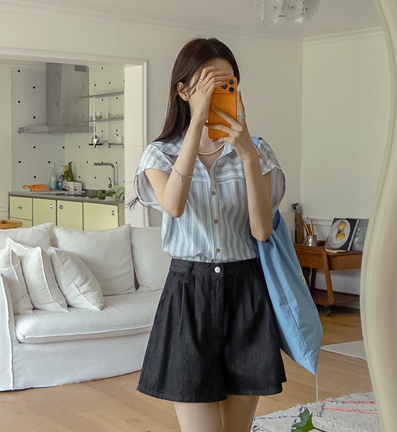 Shushu Embossed Lace Sleeveless Shirt