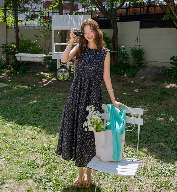 Meltis Ditsy Floral Sleeveless Dress