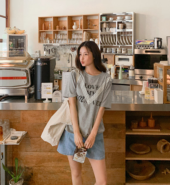 Merve Lace-Trim Lettering Short-Sleeve T-Shirt
