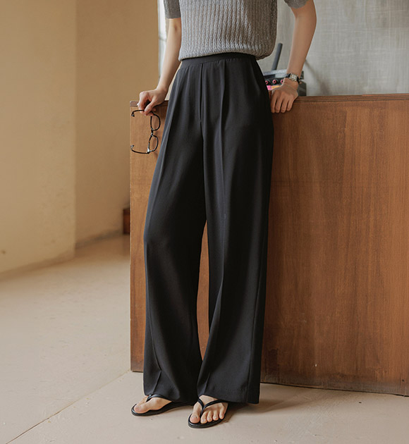 Cloud-like Flowy-fit Back Banding Cool Slacks