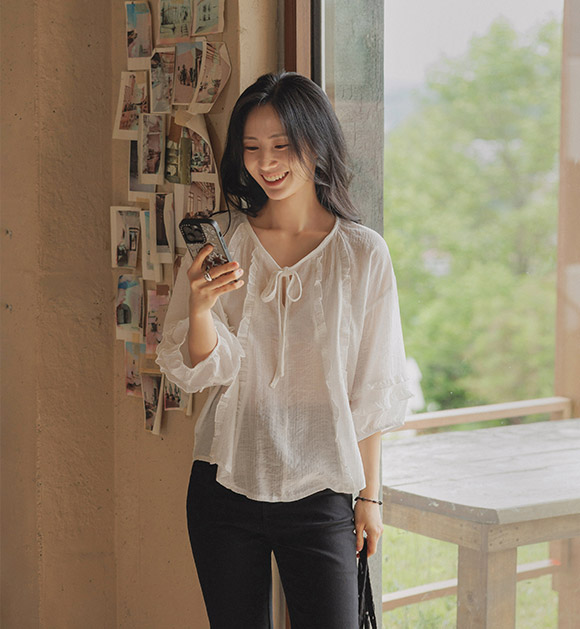 Pure Mood Frill 3/4 Sleeve Blouse