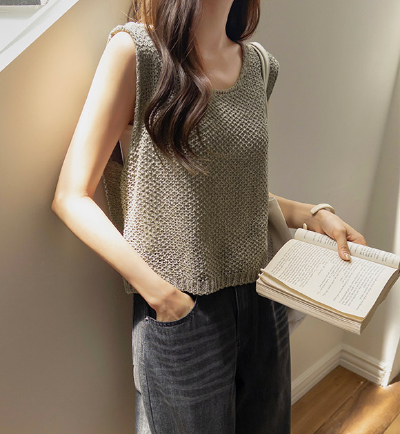 Fine Linen Boucle Sleeveless Knitwear