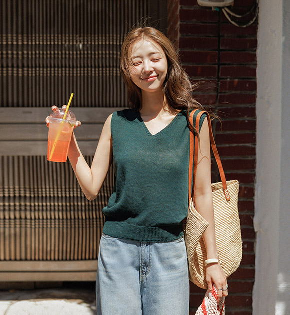 Rine Whole-garment V-neck Knit Tank Top