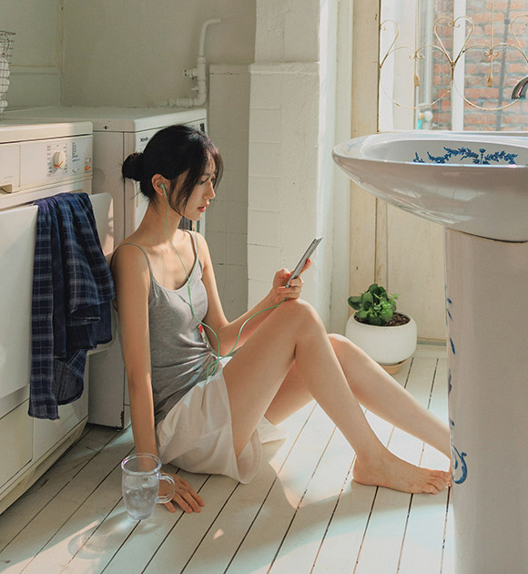 [Bra-Free Comfort / Summer Essential] Invisible Cool Modal Built-In Cup Camisole