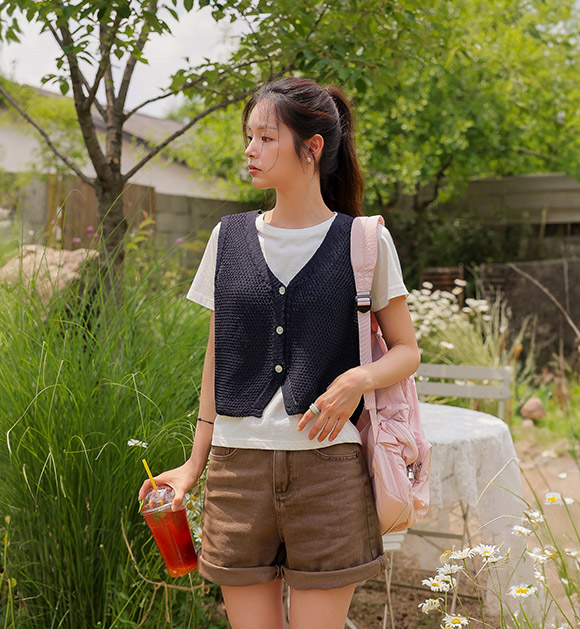 Layered Mesh V-necked Knit Vest