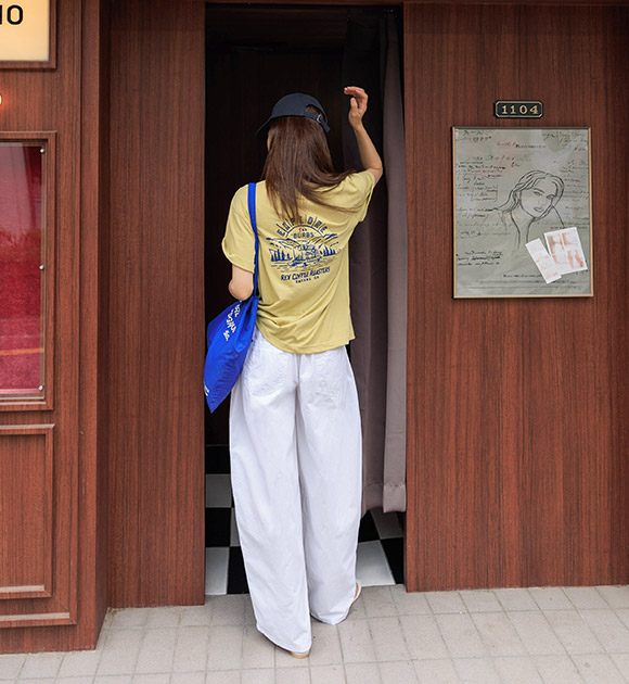 Juni Back Graphic Loose-Fit T-Shirt