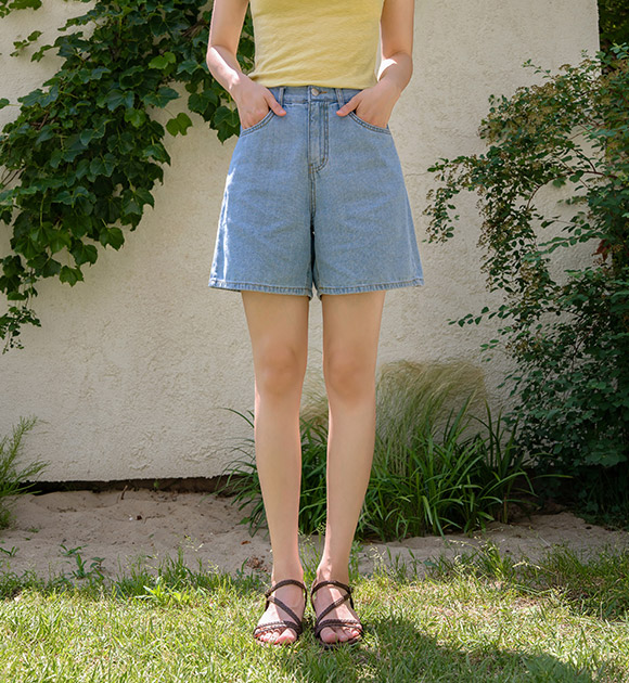 Light Blue Oxford Mid-Thigh Denim Shorts