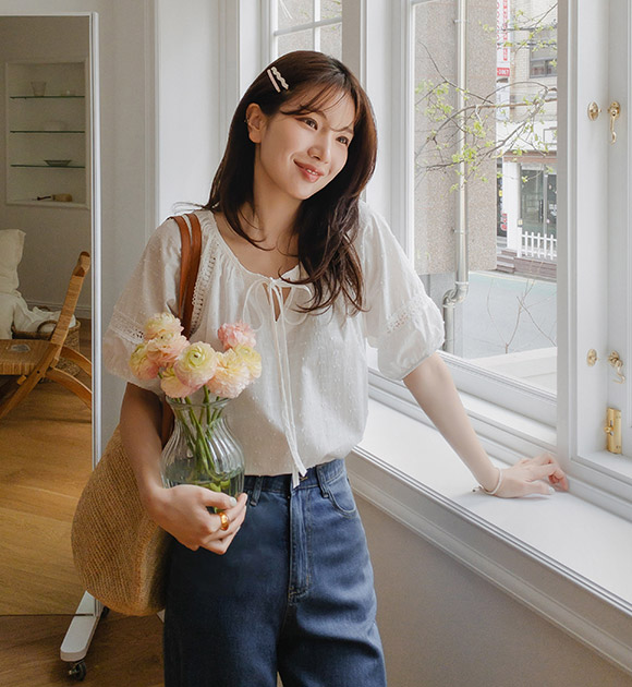 Ready Ribbon Neck Lace Blouse