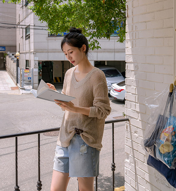 Lake Relaxed V-Neck Knit Top