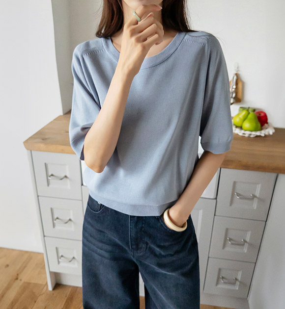 Modern Relaxed-Fit Crewneck Knitwear