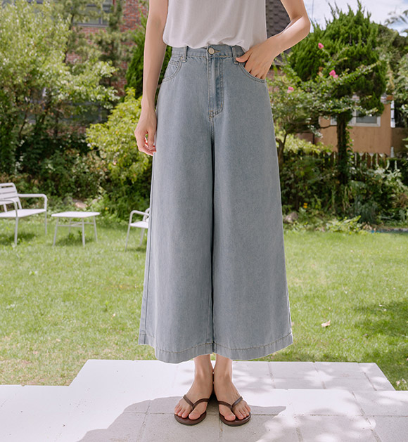 Moab Flare-Fit Cropped Pants